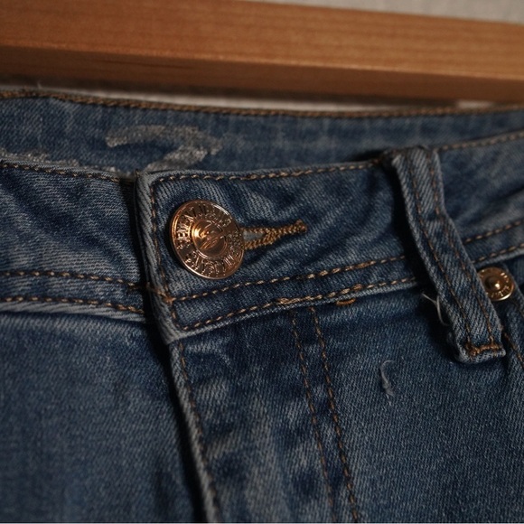 7 for all Mankind Women’s Jeans Distressed Capris Ankle Cooped Denim Size 4 - Picture 3 of 13